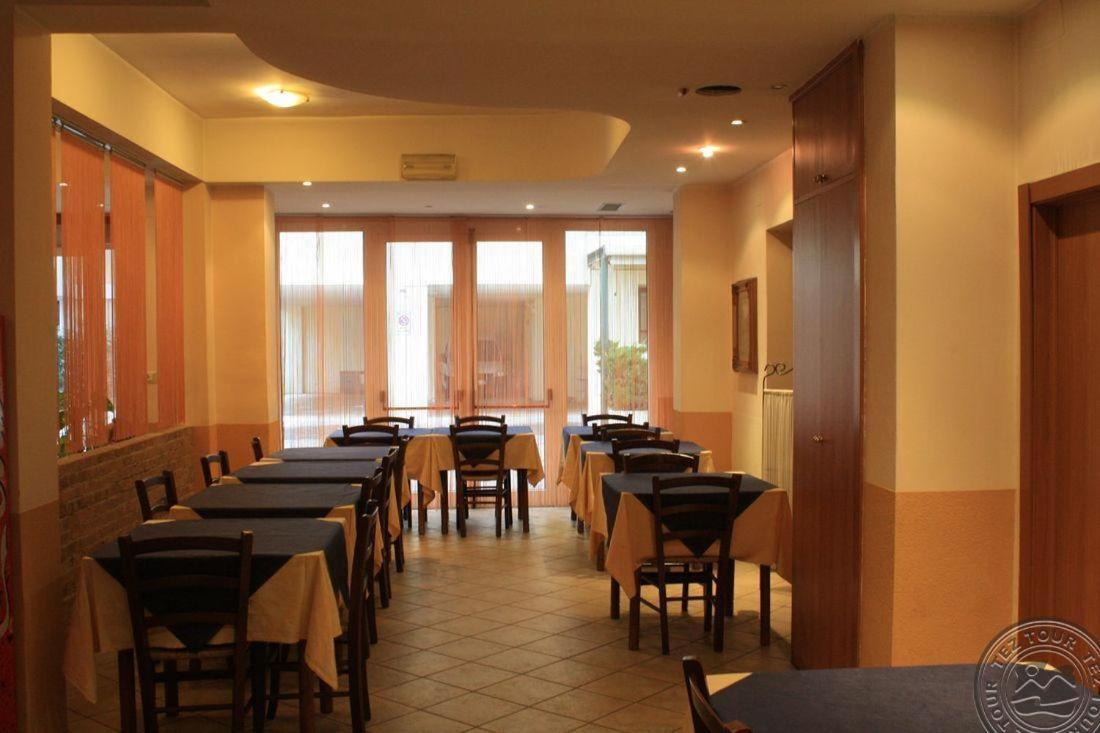 Hotel Donau Римини Экстерьер фото