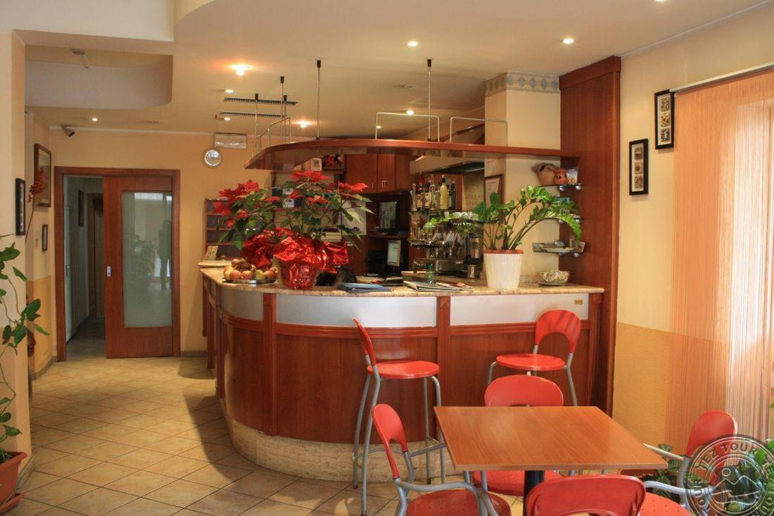 Hotel Donau Римини Экстерьер фото