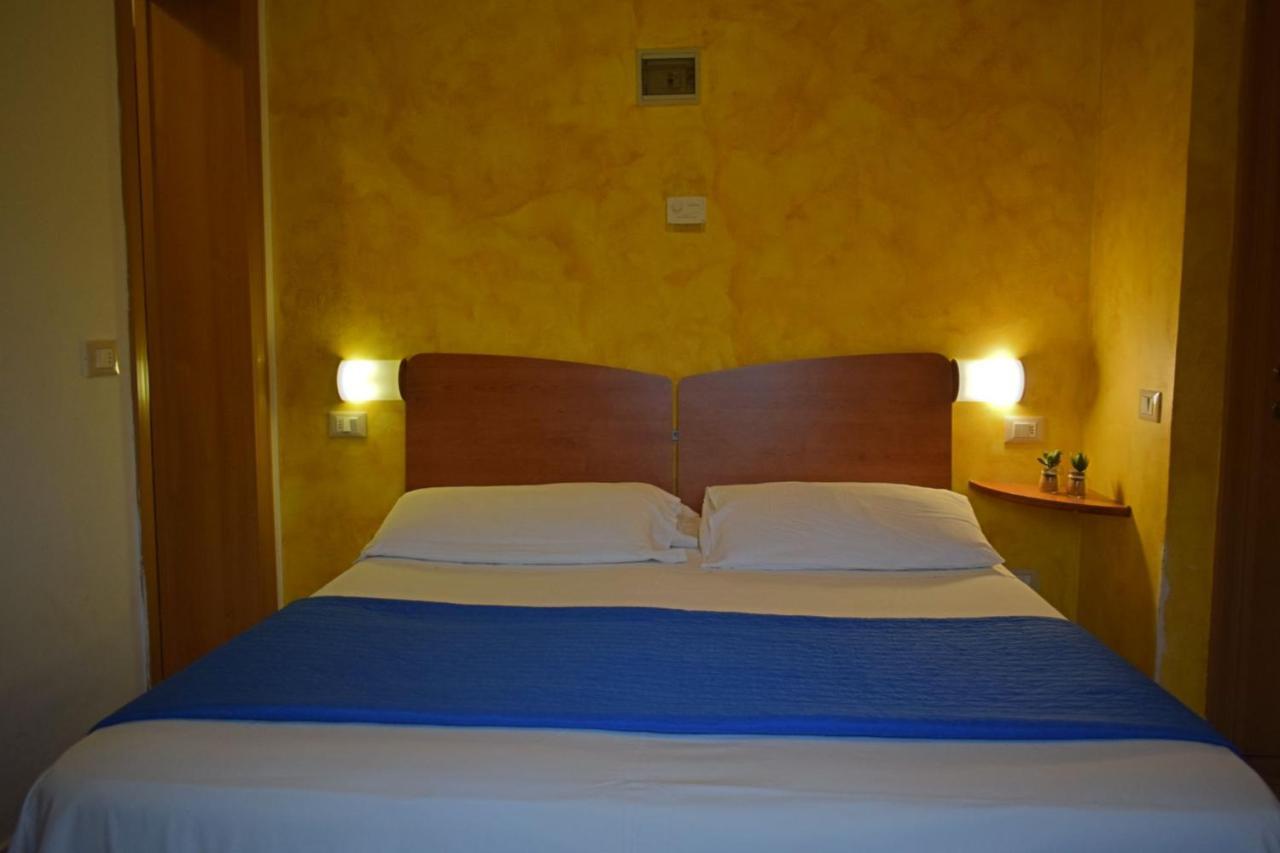 Hotel Donau Римини Экстерьер фото
